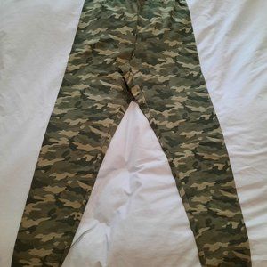 OLD NAVY CAMO LEGGINGS (M) NEVER WORN
